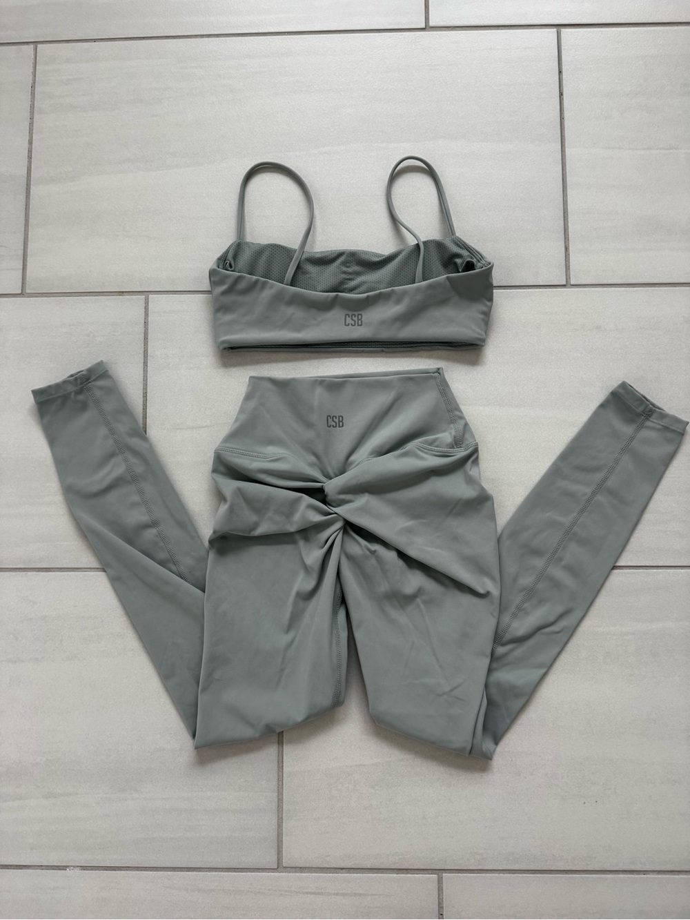 Like New CSB Isabelle Mathers Set!! Freedom Scrunch Legging & Staple Crop Bra, S - Picture 9 of 11